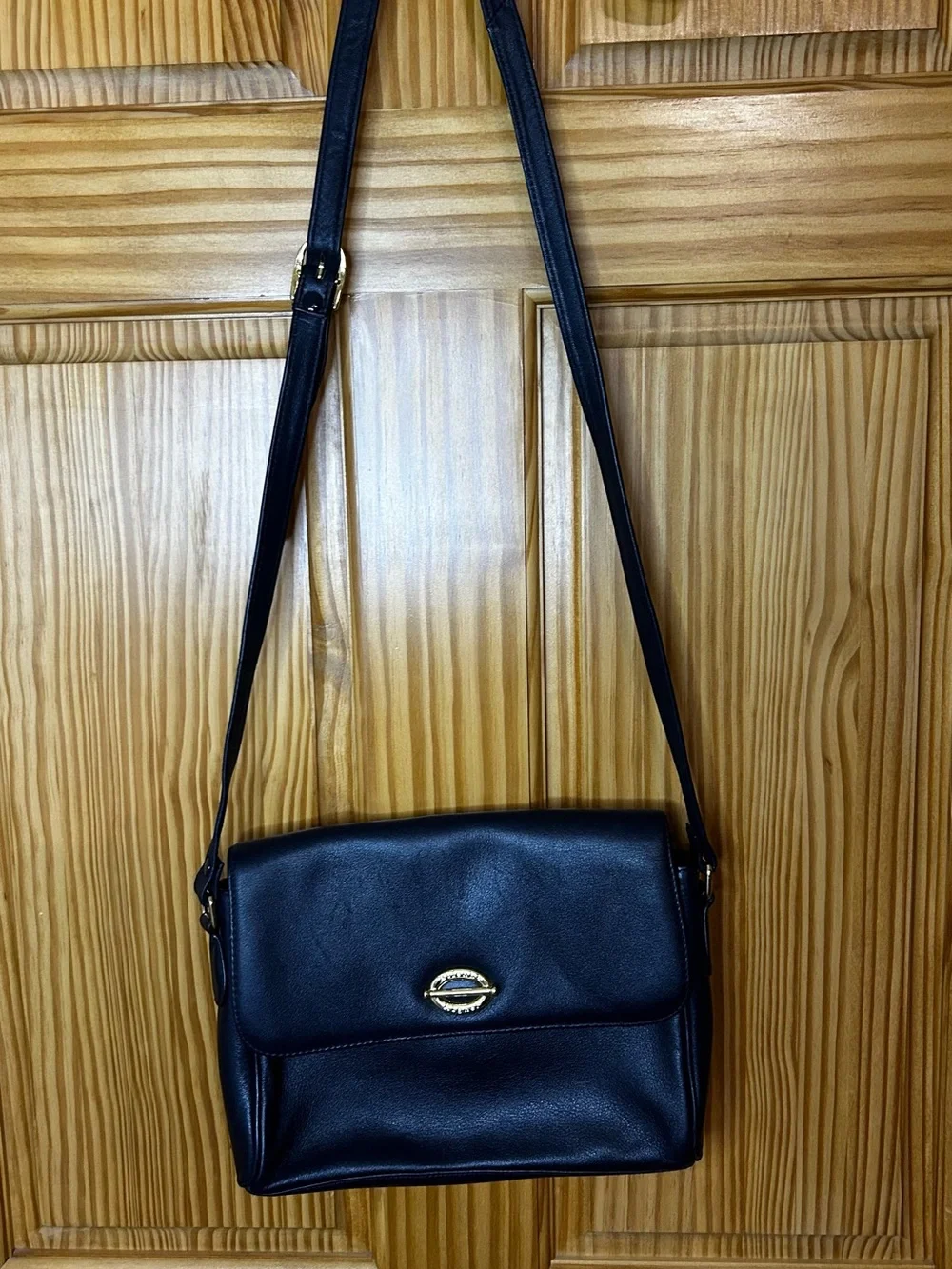 Etienne Aigner compact black